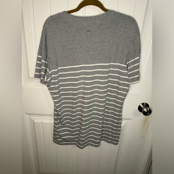 Lululemon Men’s Gray and White Striped Tee - Picture 4 of 4